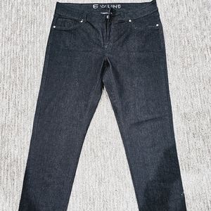 EW Line, Beautiful Black Jeans With Rhinestones On The Pockets And The Button.